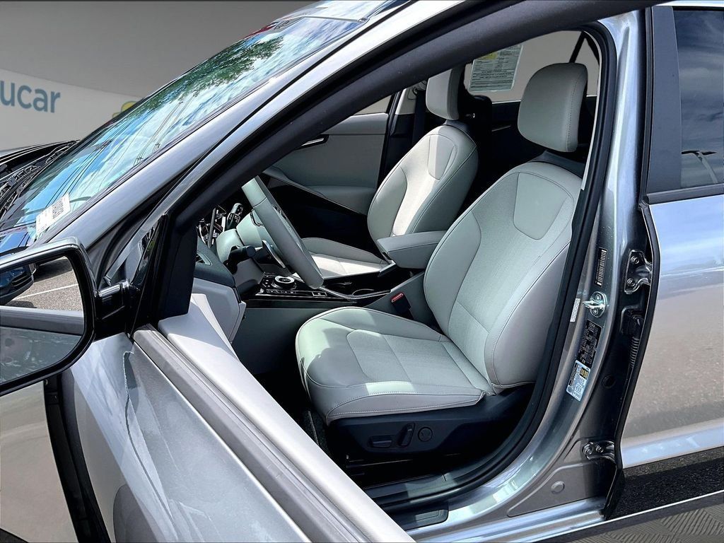 Used 2023 Kia Niro Wind w/ Wind Preserve Package FWD image 10