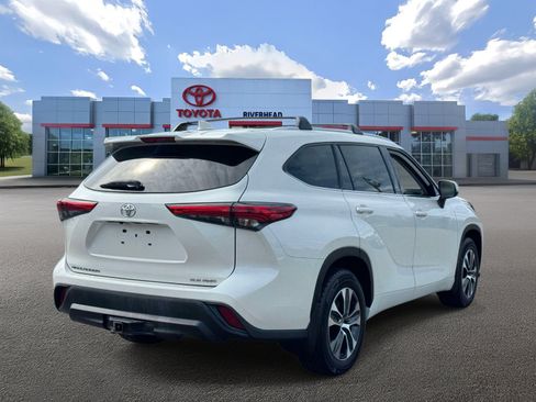 Certified 2020 Toyota Highlander XLE AWD/4WD image 7