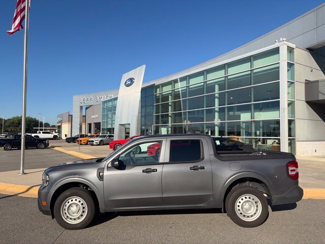 Used 2025 Ford Maverick XL FWD image 2
