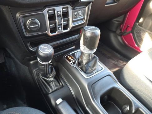 Used 2024 Jeep Gladiator Sport image 30