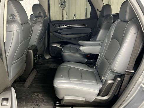 Used 2020 Buick Enclave Essence image 22