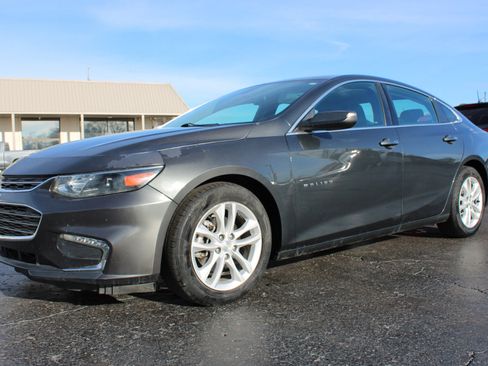 Used 2017 Chevrolet Malibu LT image 12