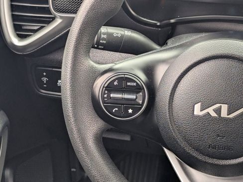 Used 2023 Kia Soul LX w/ LX Technology Package image 17