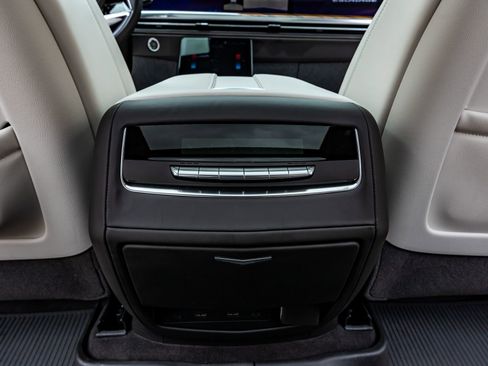 Used 2026 Cadillac Escalade Platinum Sport w/ LPO, Floor Liner Package AWD/4WD image 34