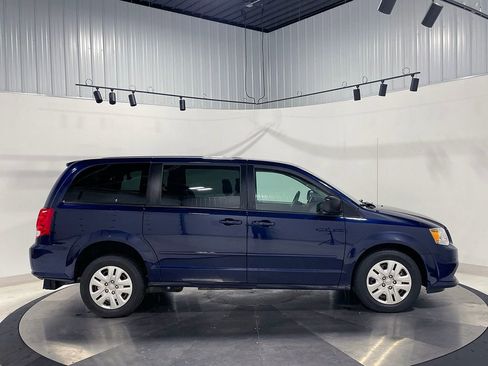 Used 2017 Dodge Grand Caravan SE w/ Power Window Group FWD image 4