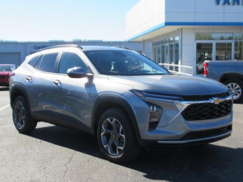 New 2026 Chevrolet Trax LT w/ Driver Confidence Package image 3