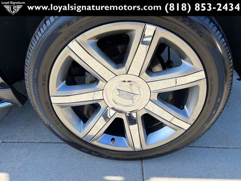 Used 2018 Cadillac Escalade ESV Luxury RWD image 14