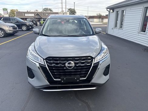 Used 2024 Nissan Kicks SV image 2