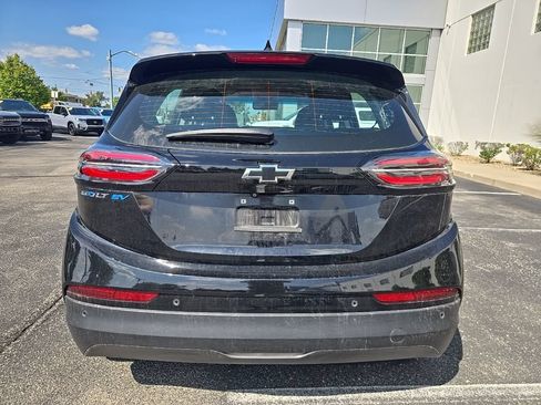 Used 2023 Chevrolet Bolt LT w/ Infotainment Package FWD image 7