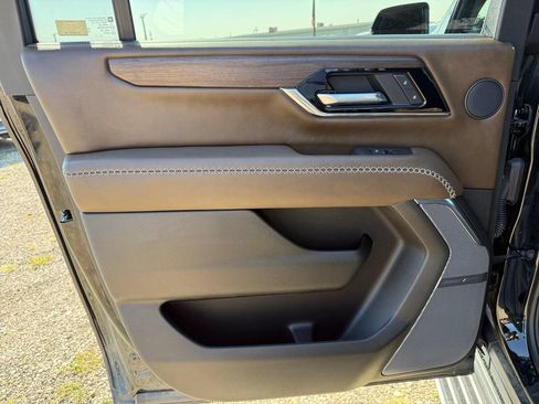Used 2026 GMC Yukon XL Denali Ultimate AWD/4WD image 38