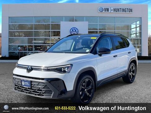 Certified 2025 Volkswagen Taos SE w/ Taos Adventure Package (SXB) image 2