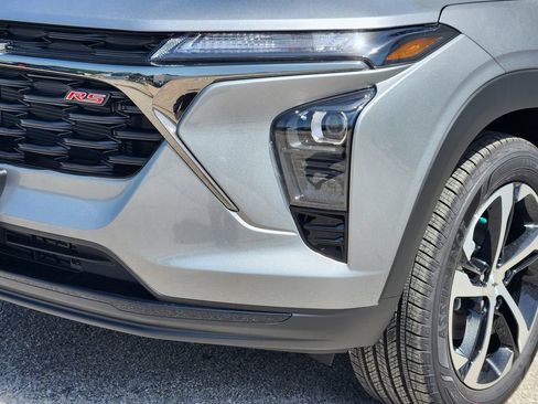 New 2026 Chevrolet Trax RS w/ Sunroof Package FWD image 6