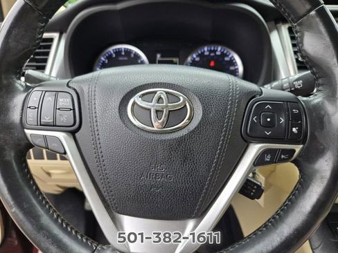 Used 2017 Toyota Highlander Plus FWD image 25