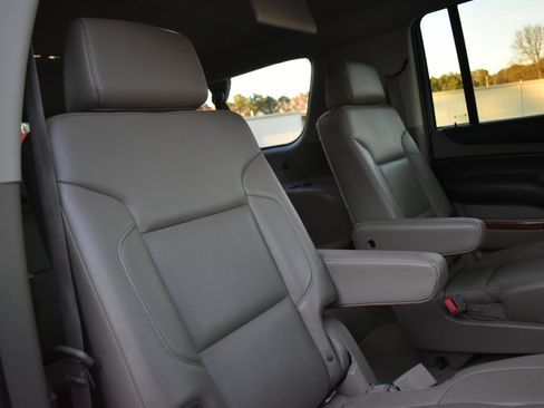 Used 2015 Chevrolet Suburban LTZ image 34