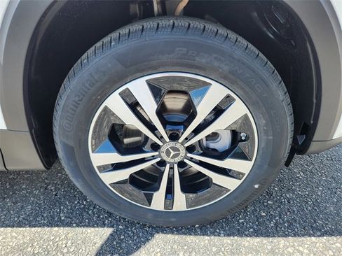 Certified 2025 Mercedes-Benz GLB 250 4MATIC image 18