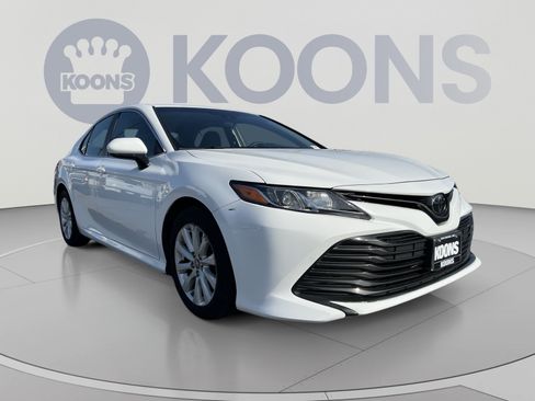 Used 2018 Toyota Camry LE FWD image 10