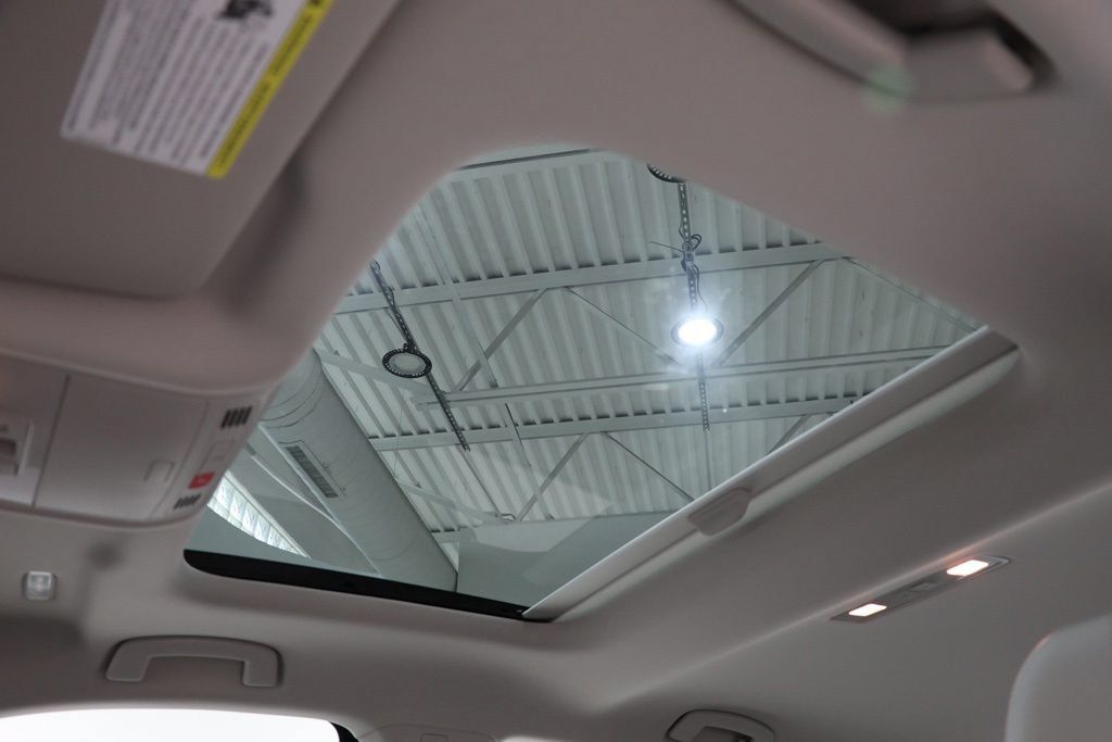 Used 2024 Volkswagen Jetta SE w/ Panoramic Sunroof Package FWD image 29