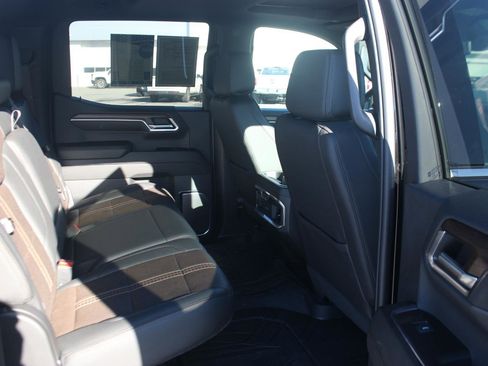 Used 2024 Chevrolet Silverado 1500 High Country w/ High Country Premium Package image 38