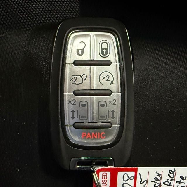 Used 2025 Chrysler Pacifica Select AWD/4WD image 26