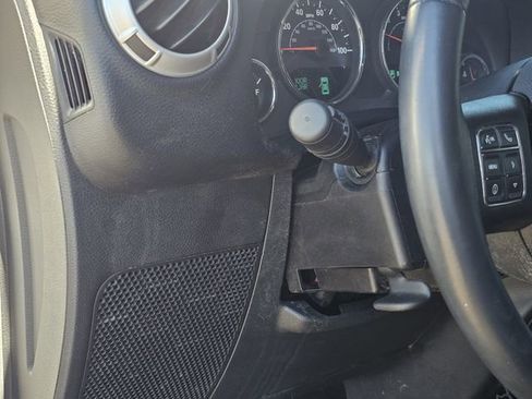 Used 2016 Jeep Wrangler Unlimited Sahara w/ Connectivity Group image 15