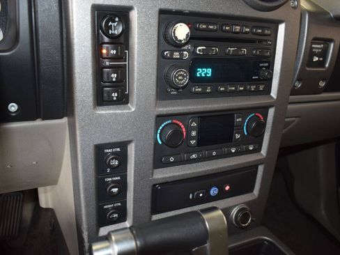 Used 2003 HUMMER H2 w/ Preferred Equipment Group AWD/4WD image 50