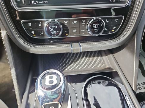 Used 2017 Bentley Bentayga AWD/4WD image 17