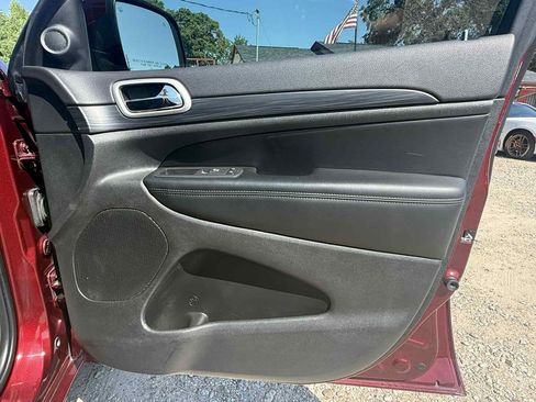 Used 2020 Jeep Grand Cherokee Altitude image 30