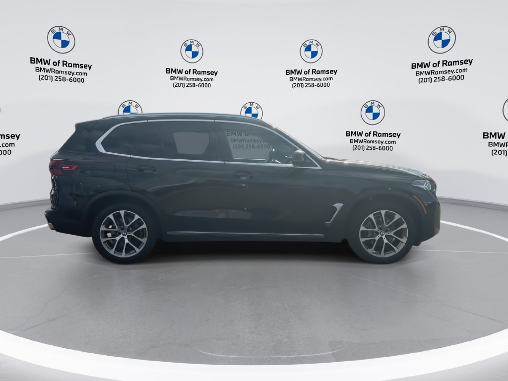 Used 2024 BMW X5 xDrive40i w/ Parking Assistance Package AWD/4WD image 9