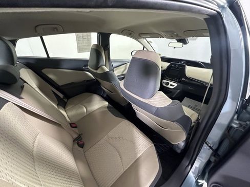 Used 2018 Toyota Prius Four image 12