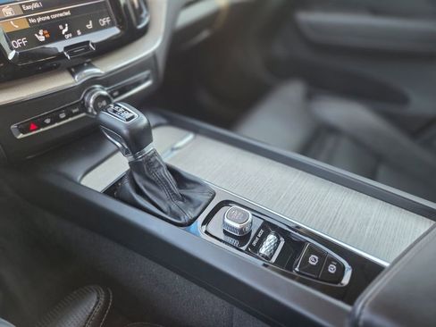 Used 2021 Volvo XC60 T5 Inscription image 16