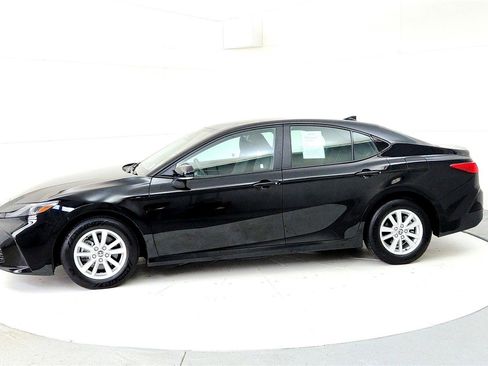 Certified 2025 Toyota Camry LE FWD image 3