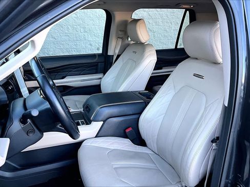 Certified 2023 Ford Expedition Platinum image 7