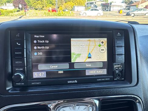 Used 2015 Chrysler Town & Country Touring FWD image 40