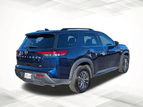 Used 2024 Nissan Pathfinder SV image 4