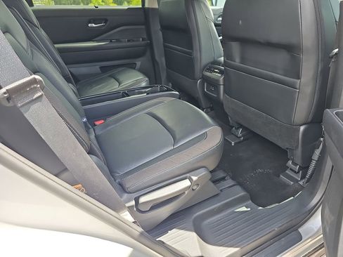 Used 2023 Nissan Pathfinder SL w/ SL Premium Package FWD image 15