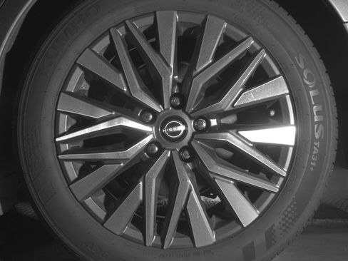 Used 2025 Nissan Altima 2.5 SV FWD image 14