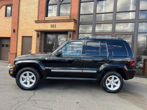 Used 2005 Jeep Liberty Limited image 4