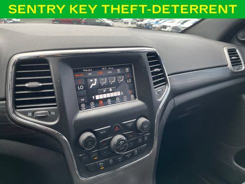 Used 2020 Jeep Grand Cherokee Laredo w/ Security & Convenience Group AWD/4WD image 18