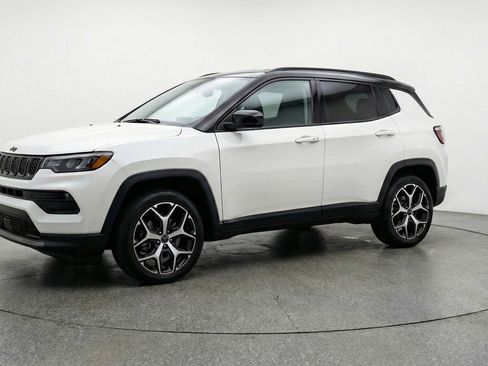 Used 2025 Jeep Compass Limited image 3