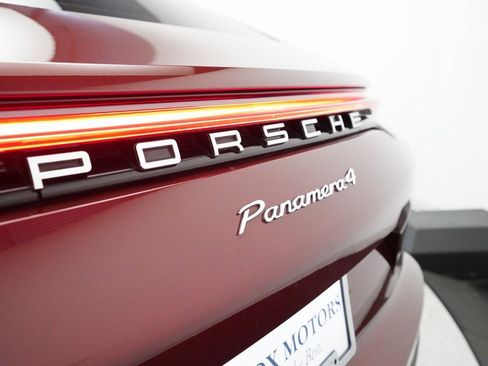 Used 2022 Porsche Panamera 4 image 15