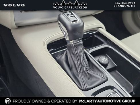 Used 2018 Volvo XC90 T6 Momentum w/ Convenience Package image 26