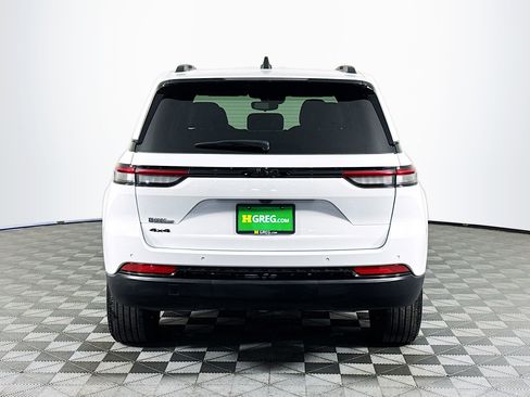 Used 2024 Jeep Grand Cherokee Altitude image 8