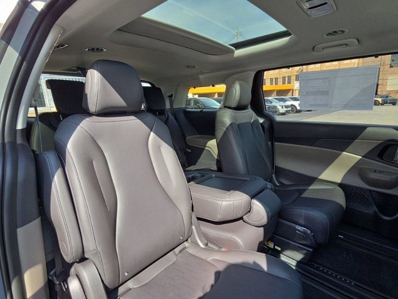 New 2027 Kia Carnival SX FWD image 19