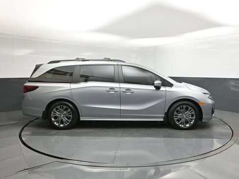 New 2026 Honda Odyssey Touring image 26