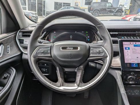 Used 2023 Jeep Grand Cherokee 4WD 4xe image 15