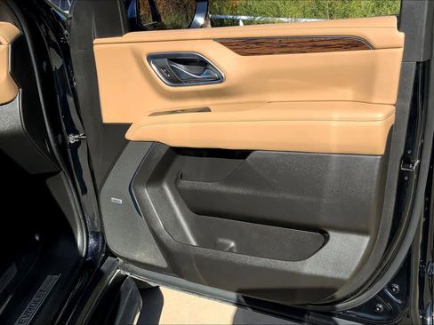 Used 2021 Chevrolet Tahoe Premier w/ Premium Package image 20