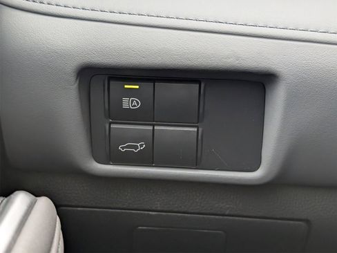 Used 2021 Toyota Highlander XLE image 13