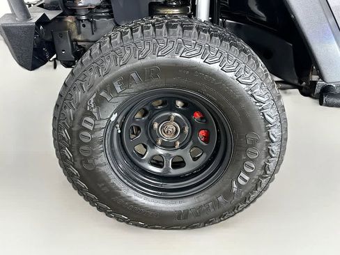 Used 2018 Jeep Wrangler Unlimited Sport S AWD/4WD image 8