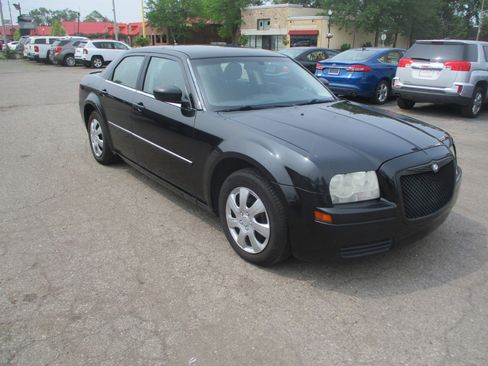 Used 2008 Chrysler 300 LX image 2