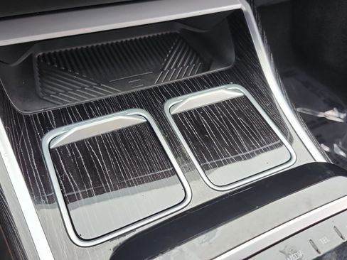 Certified 2024 BMW 740i image 16